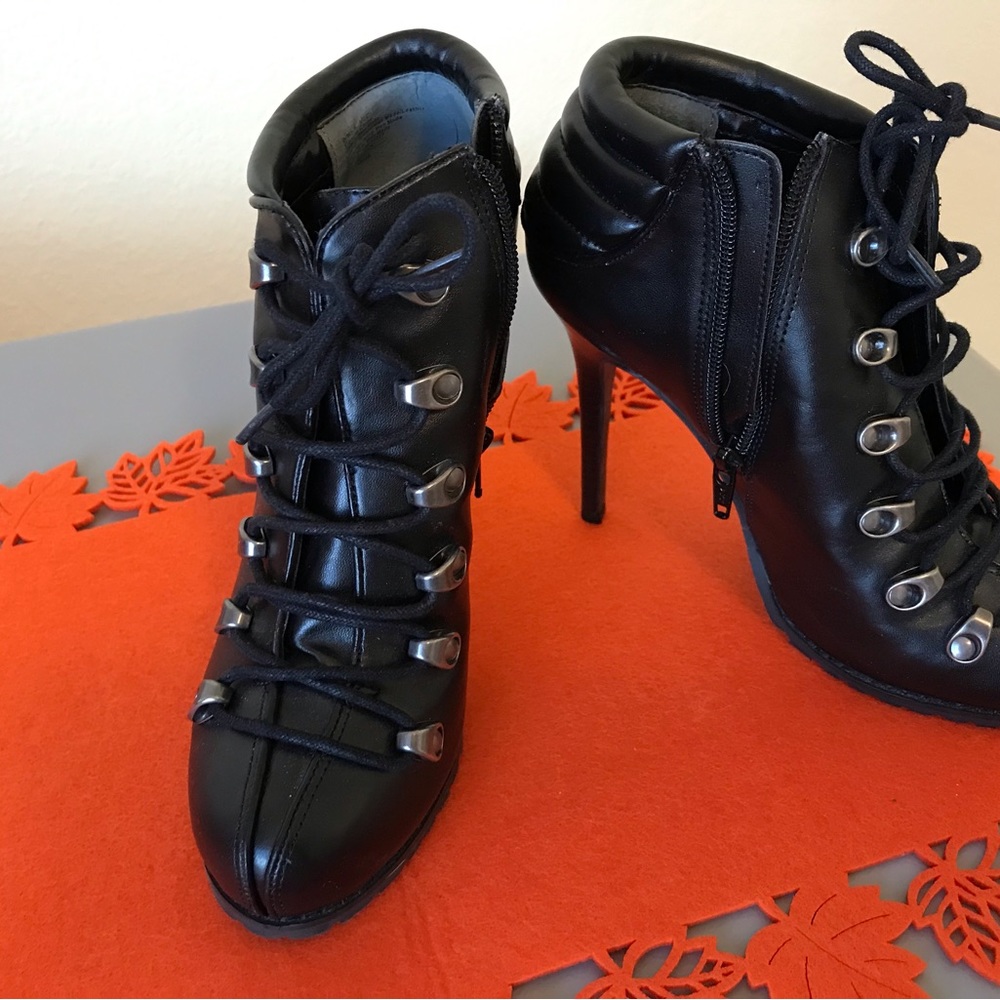 Ankle leather boots
